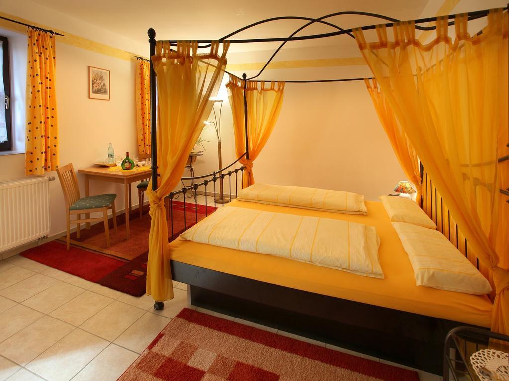 Worners Schloss Weingut & Wellness-Hotel Prichsenstadt Ngoại thất bức ảnh