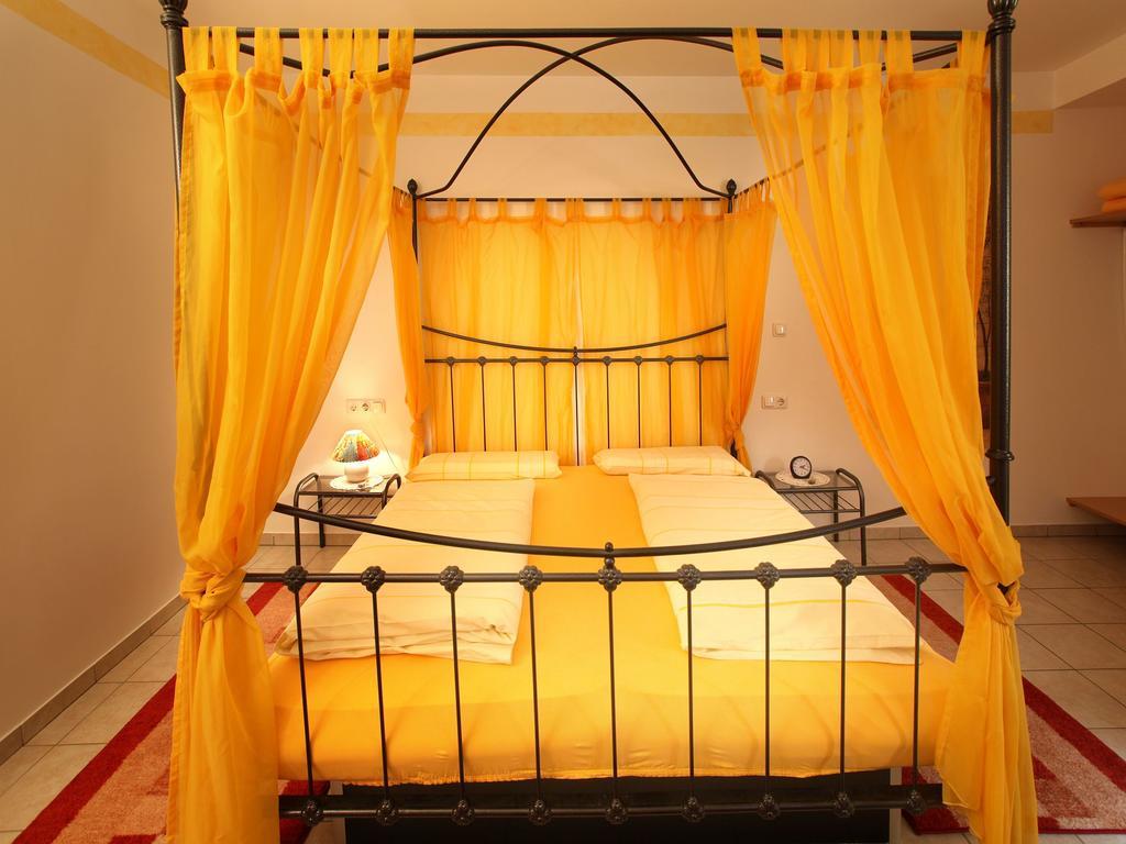 Worners Schloss Weingut & Wellness-Hotel Prichsenstadt Ngoại thất bức ảnh